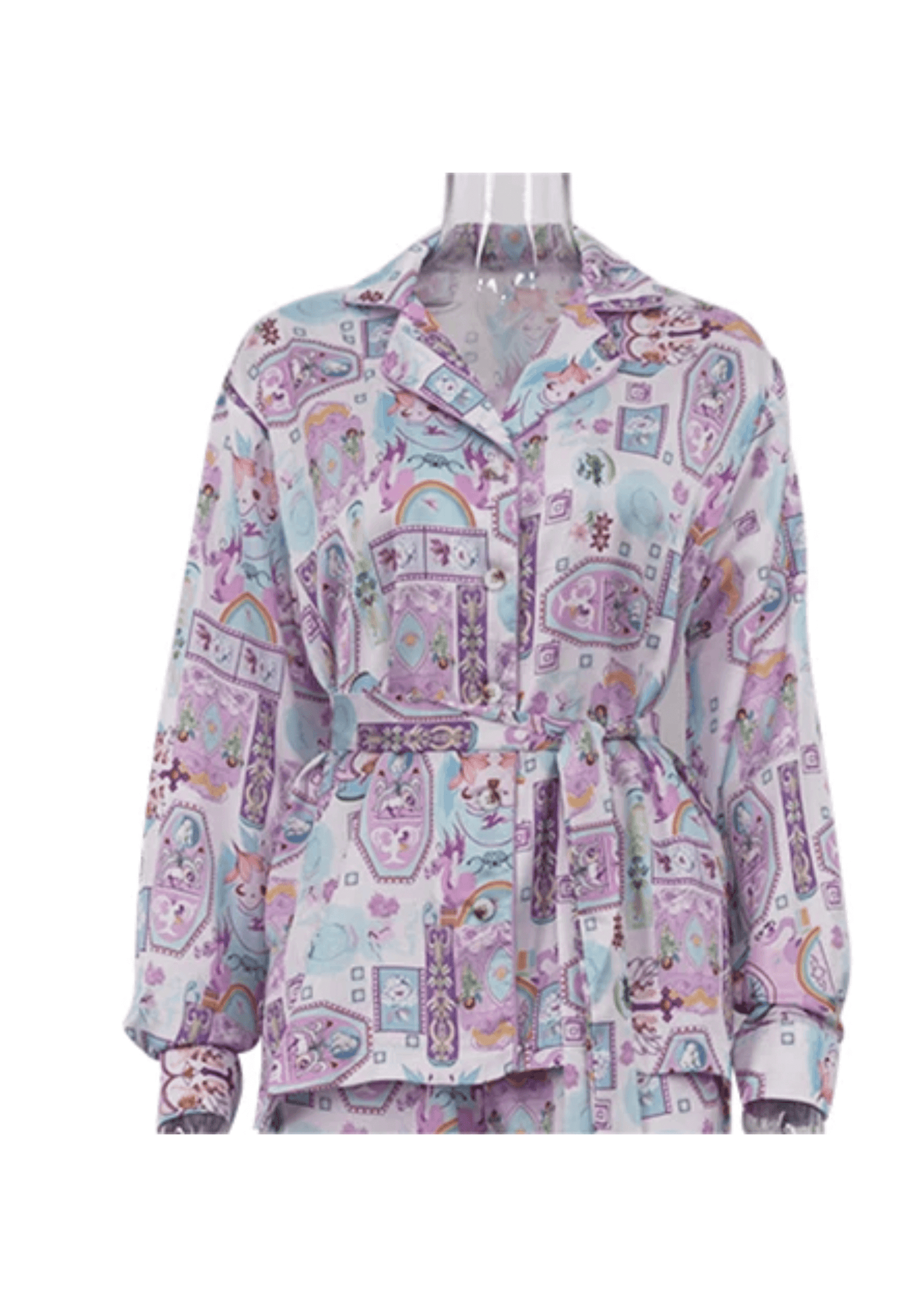 Camicia pigiama barocco con cintura su manichino.